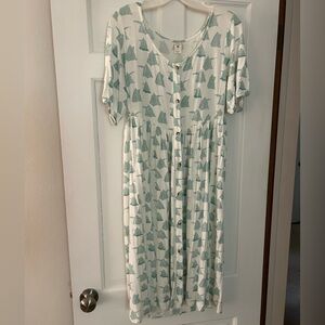 Kate Quinn women’s short sleeve dress. Size large. Worn twice. Bamboo.